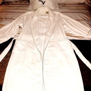 (EUC) Saks Fifth Avenue White Terry Cloth Robe